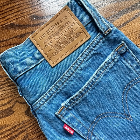 Levi wedgie straight jean: size 25 - Picture 2 of 3